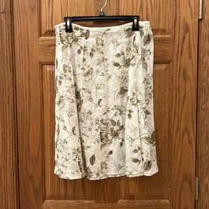 Van Heusen linen cotton blend skirt floral pattern, zipper on the side size 8